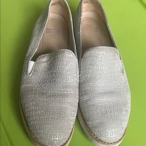 Johnston & Murphy Textured Cream Loafers